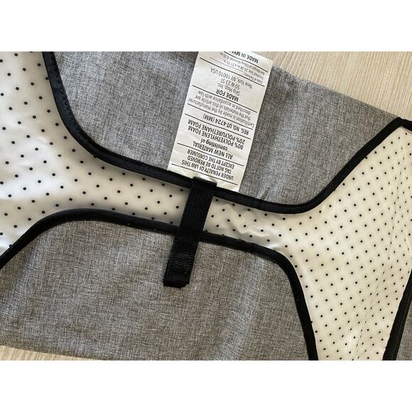 Skip Hop Pronto Baby Portable Changing Station & Diaper Changing Pad Clutch Gray - Picture 7 of 8